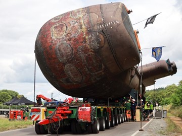 03-Tahač MAN a transport 350tunového obra